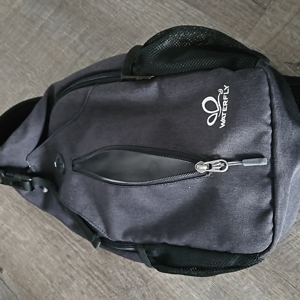 Pre-own Multi-use backpack. - Picture 9 of 9